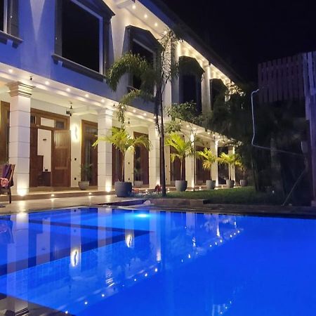 Crown Breeze Hotel Ahangama Exterior photo