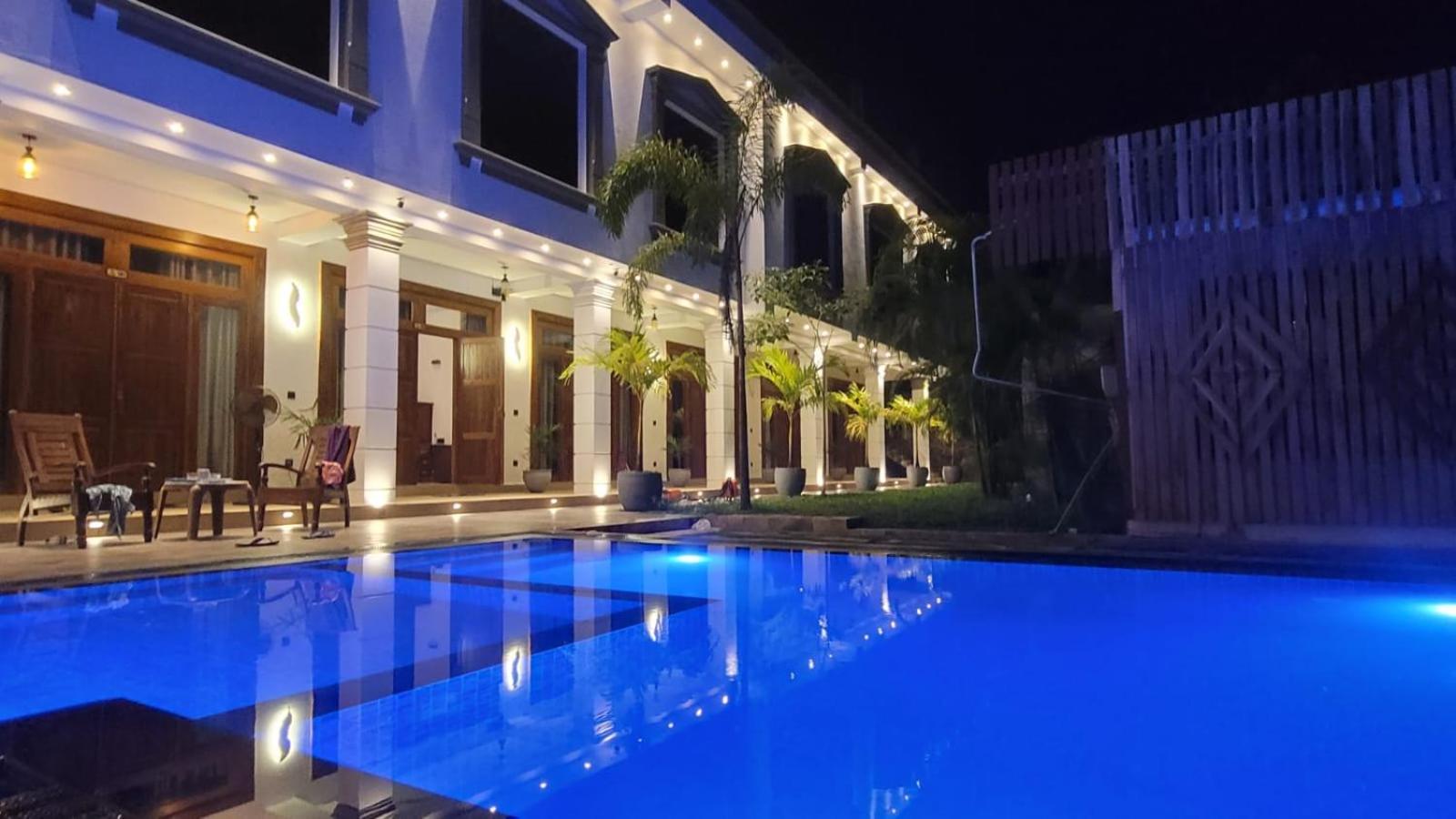 Crown Breeze Hotel Ahangama Exterior photo