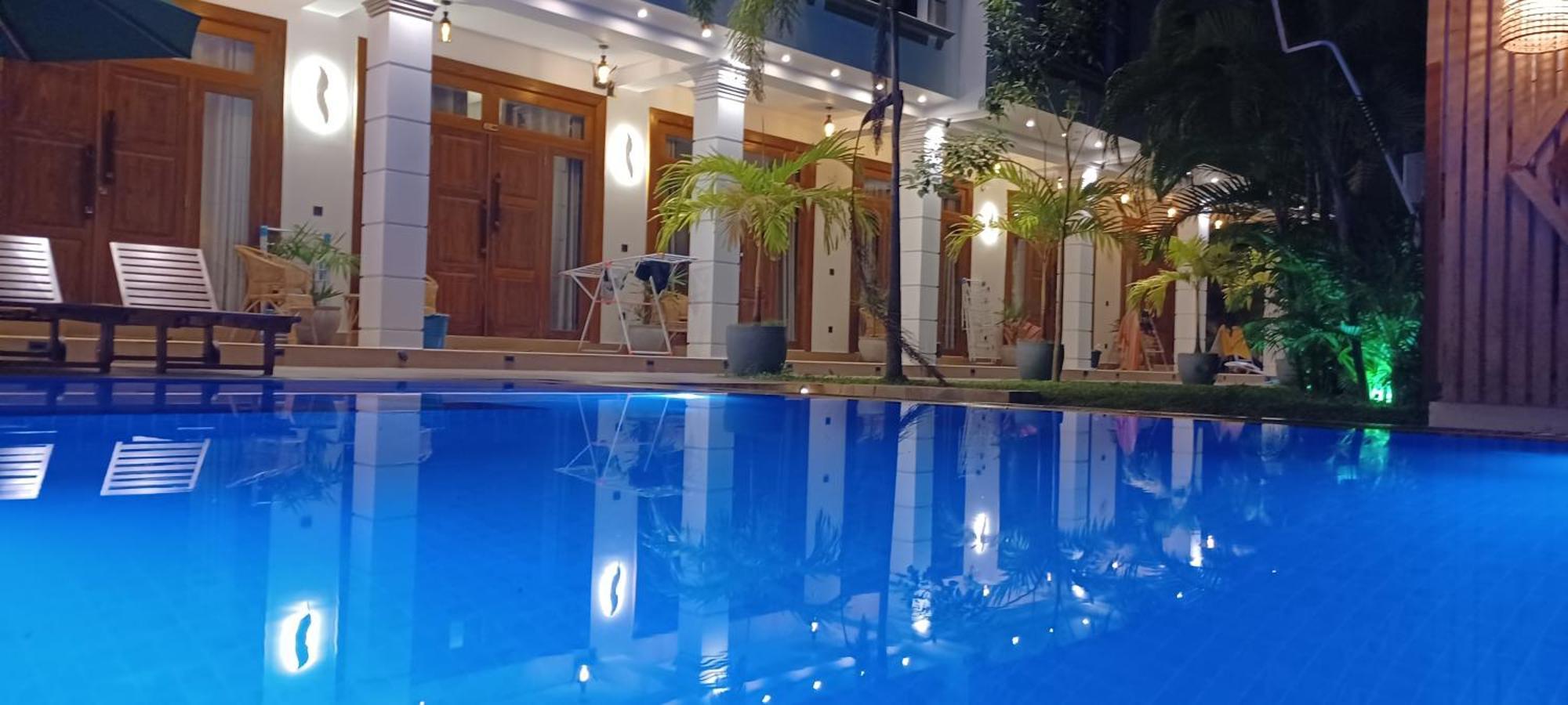 Crown Breeze Hotel Ahangama Exterior photo